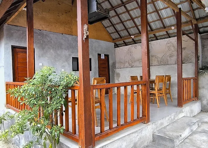 Bali Girl Penida Toyapakeh